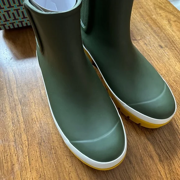 Tory Burch Rubber Hurricane Booties Boots, Leccio Green, 8, NEW - Picture 3 of 7
